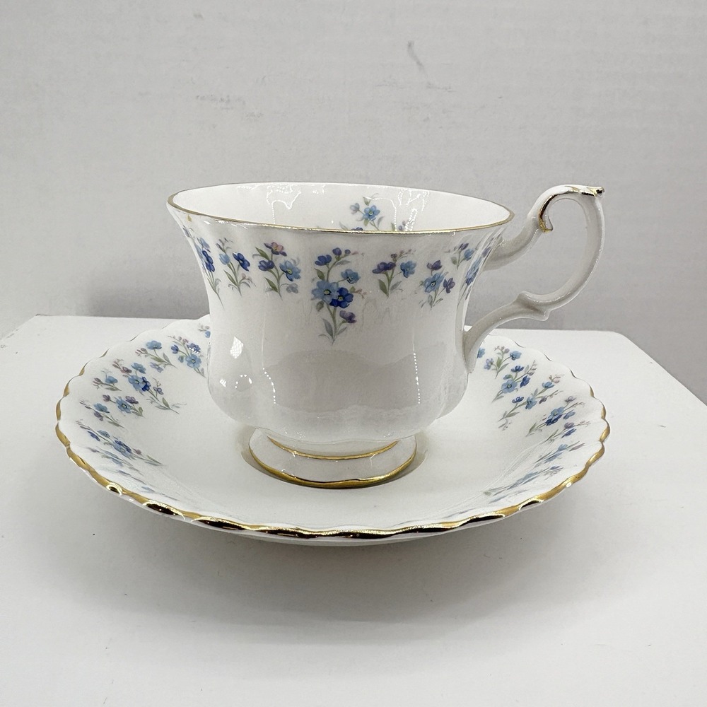 Vintage Royal Albert Memory Lane Tea Cup &‎ Saucer England Blue Floral Gold Trim - Picture 2 of 10